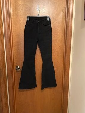 Brand new! Never worn. High-Waist Black Flare Jeans size XS 2